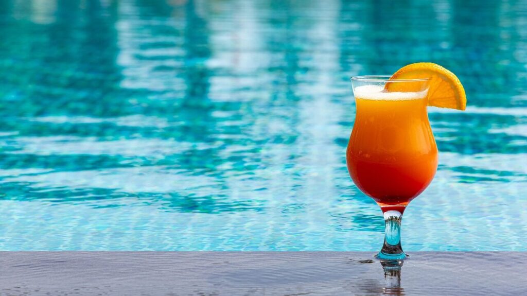 cocktail, drink, pool, summer, alcohol, beverage, refreshment, glass, swimming pool, closeup